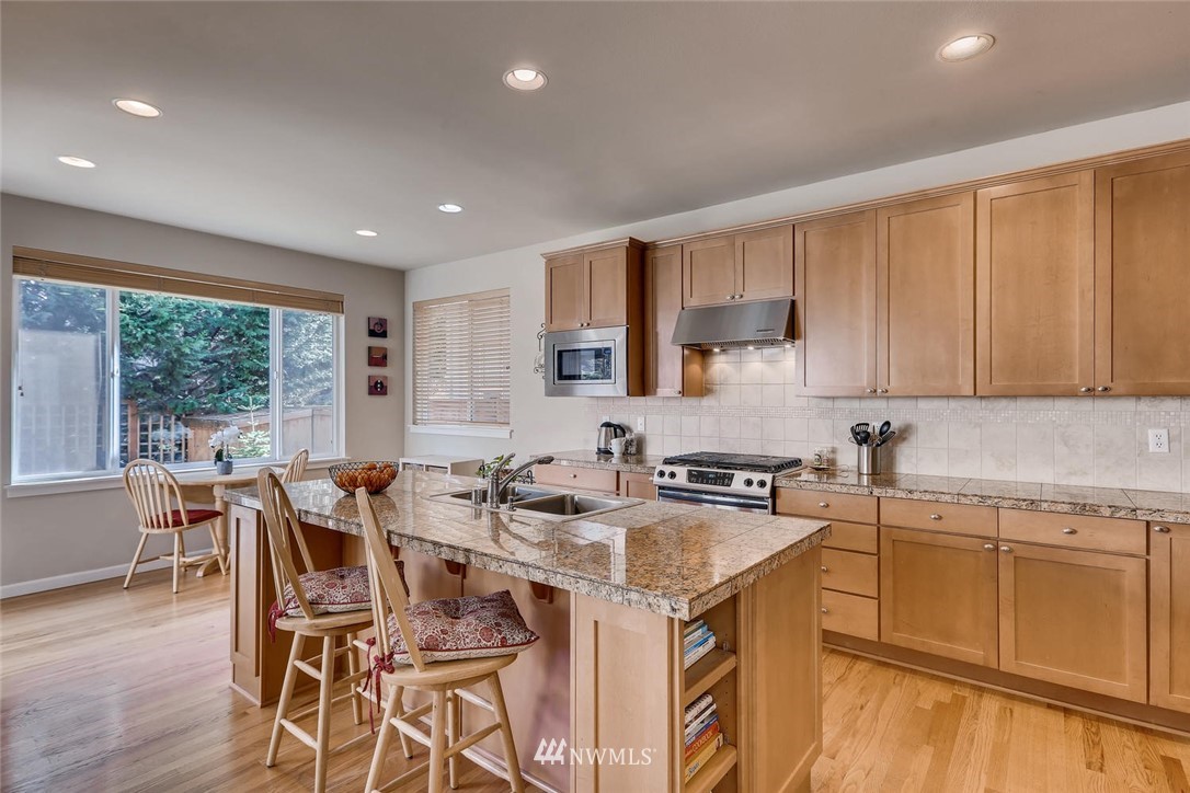 656 Lyons Avenue Northeast Renton, WA 98059 - Photo 9 of 25
