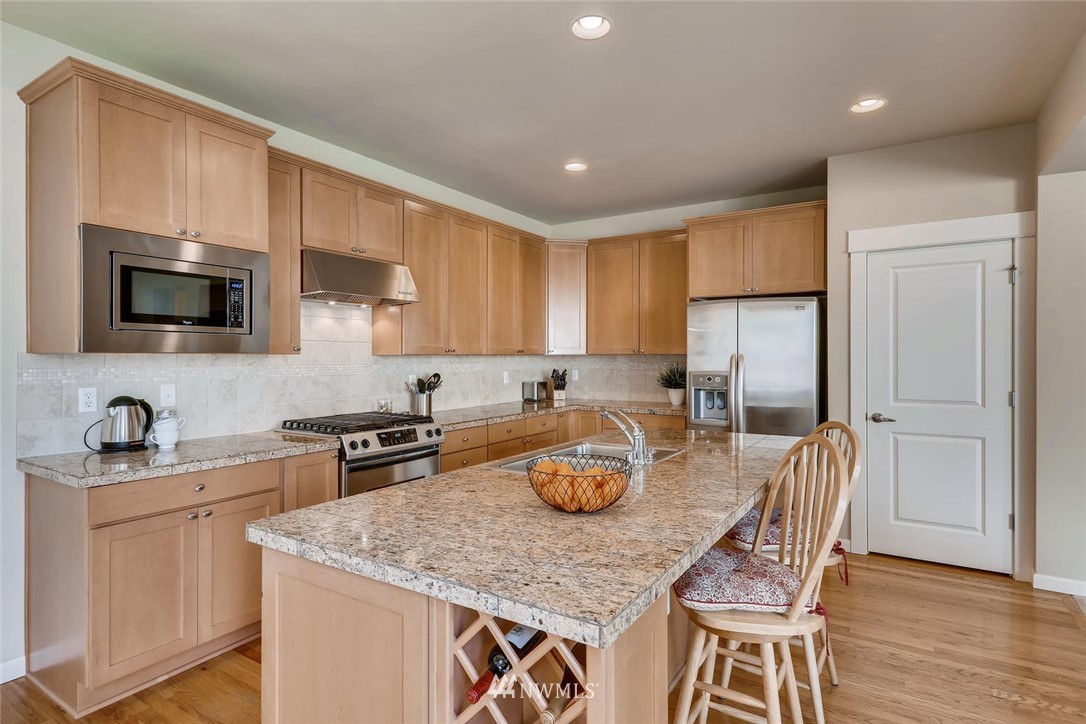 656 Lyons Avenue Northeast Renton, WA 98059 - Photo 10 of 25