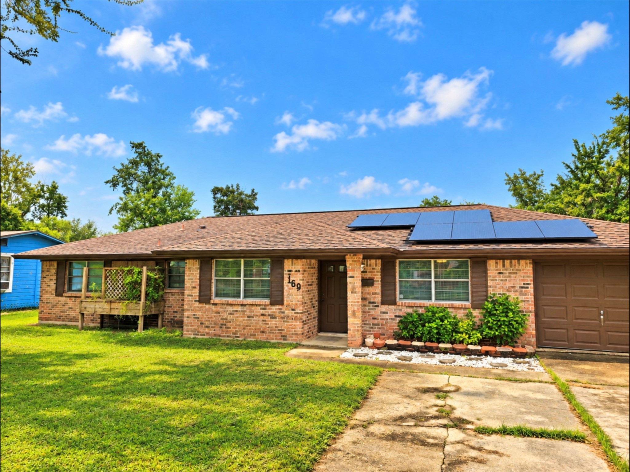 1169 East Kyle Road Clute, TX 77531 - Photo 1 of 26 Gallery Image 1
