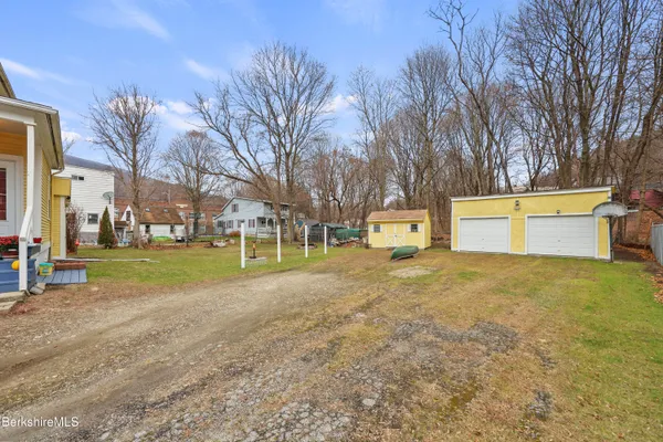 a view of a house with basketball court