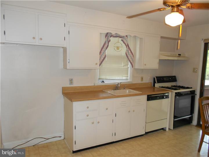 445 Barker Road Springfield, PA 19064 - Photo 7 of 21 Kitchen