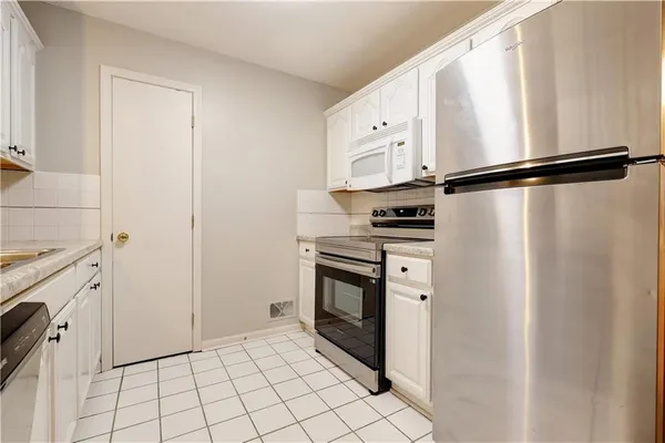 $260,000 | 3613 Randall Drive, Independence, MO 64055