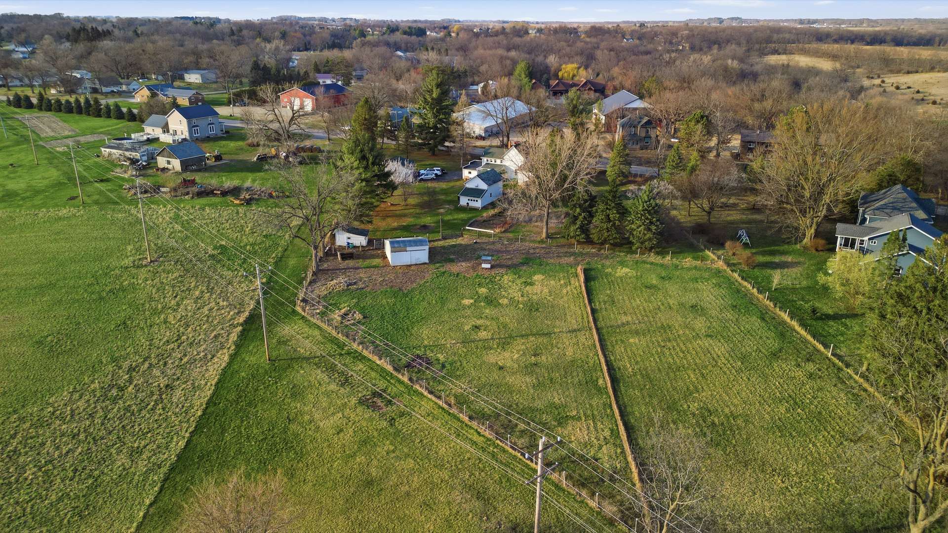 599 Palmyra Road Dixon, IL 61021 - Photo 21 of 34 a view of residential houses with outdoor space