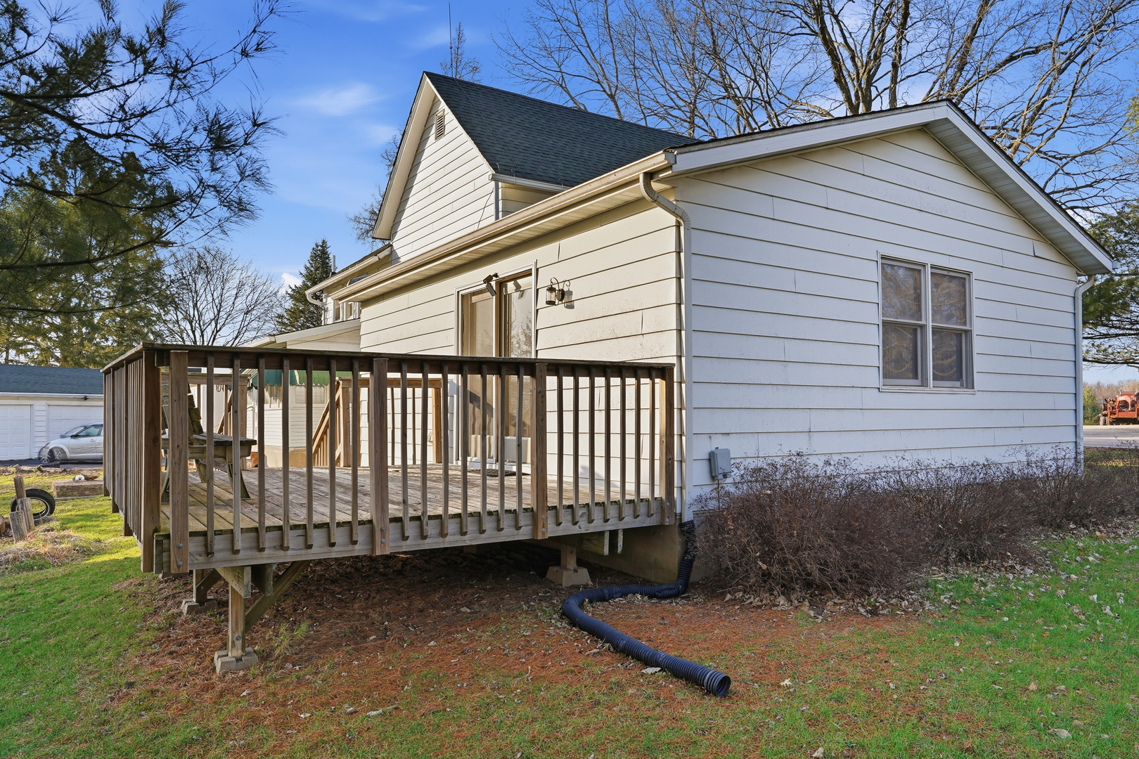 599 Palmyra Road Dixon, IL 61021 - Photo 5 of 34 a view of a backyard with a large tree