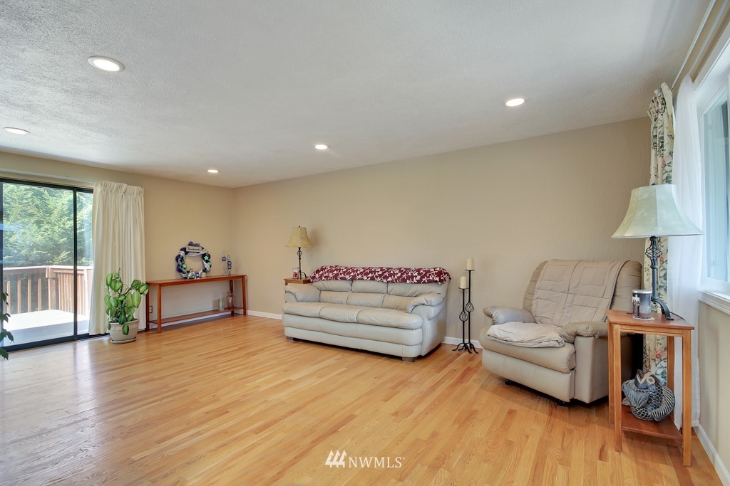 4212 Robin Road West University Place, WA 98466 - Photo 2 of 19 Gallery Image 2