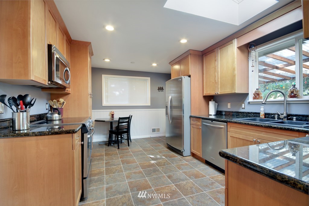 4212 Robin Road West University Place, WA 98466 - Photo 6 of 19 Gallery Image 6
