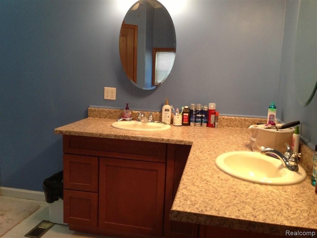 9166 Newburgh Road Livonia, MI 48150 - Photo 9 of 12 master bath