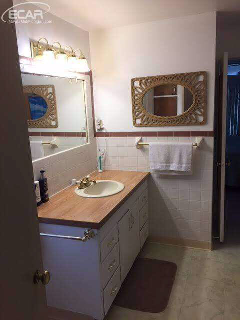 10700 Halsey Road Grand Blanc, MI 48439 - Photo 19 of 31 21270788-18.JPG