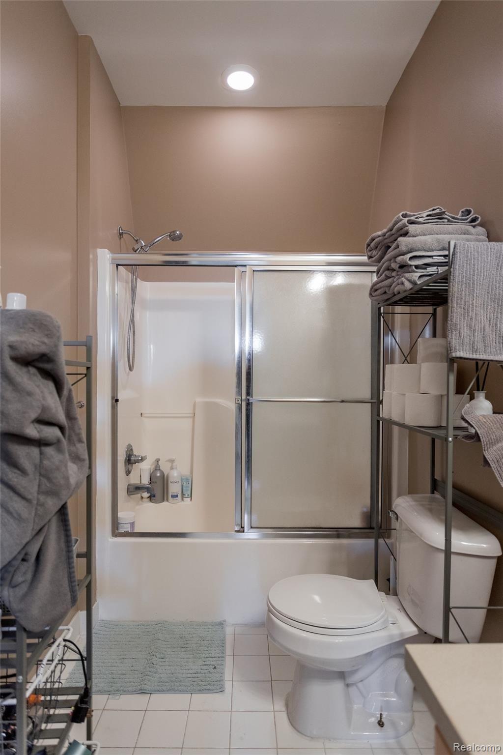 2552 John R Street, Unit 4 Detroit, MI 48201 - Photo 51 of 58 Full Bath