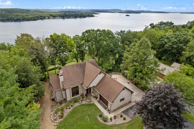 $934,900 | W10725 Wildwood Way, Poynette, WI 53955