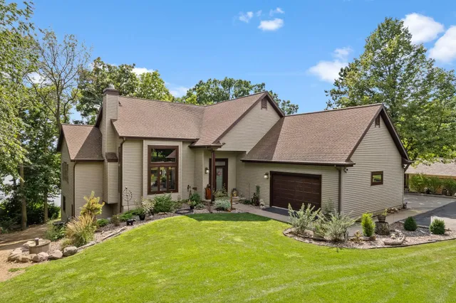 $934,900 | W10725 Wildwood Way, Poynette, WI 53955