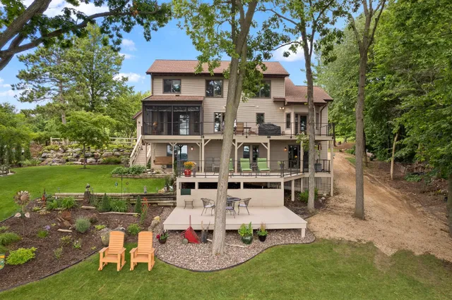 $934,900 | W10725 Wildwood Way, Poynette, WI 53955