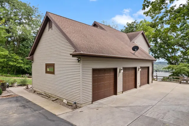 $934,900 | W10725 Wildwood Way, Poynette, WI 53955