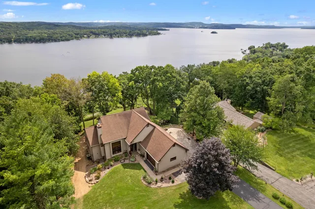 $934,900 | W10725 Wildwood Way, Poynette, WI 53955