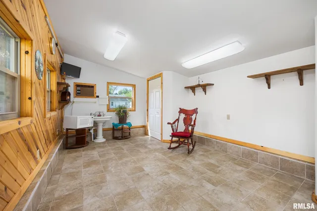 $54,000 | 105 South Spruce Street, Delavan, IL 61734