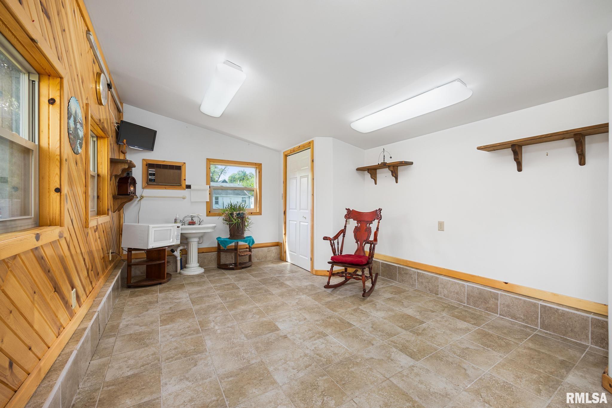 105 South Spruce Street Delavan, IL 61734 - Photo 17 of 18