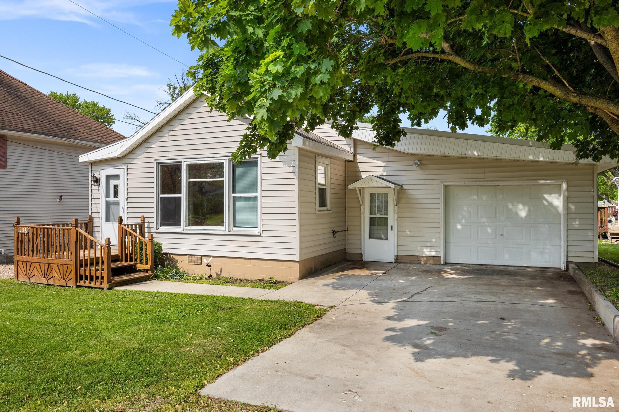 105 South Spruce Street Delavan, IL 61734 - Photo 2 of 18