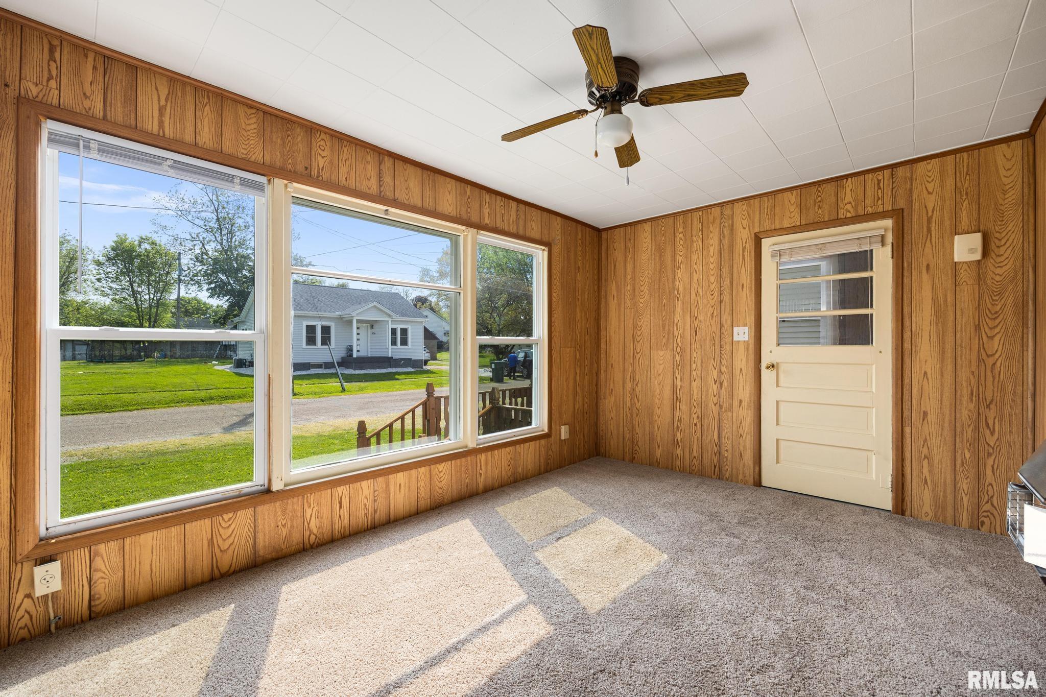 105 South Spruce Street Delavan, IL 61734 - Photo 3 of 18