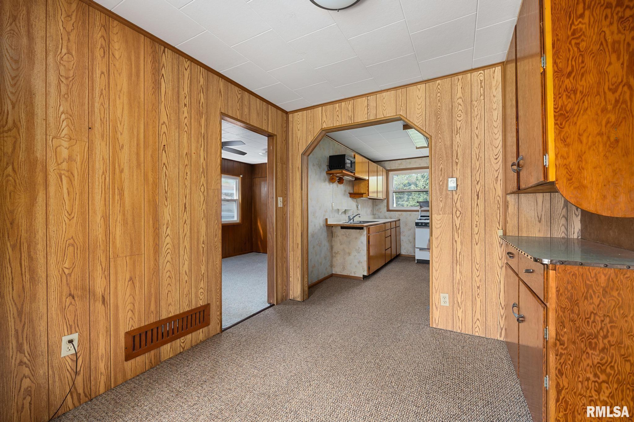 105 South Spruce Street Delavan, IL 61734 - Photo 5 of 18