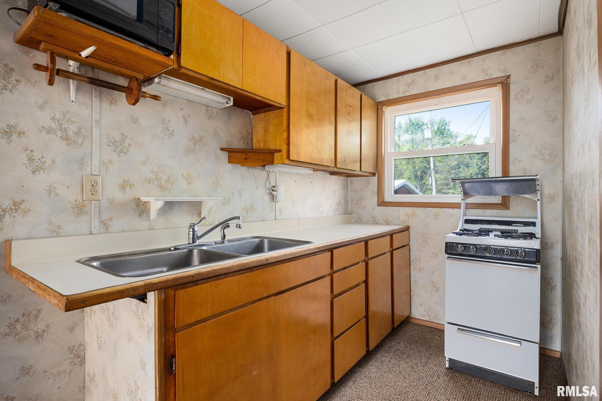 105 South Spruce Street Delavan, IL 61734 - Photo 8 of 18