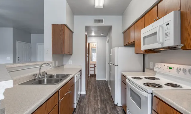 $1,457 | 1350 Skyline Road, Grand Prairie, TX 75051