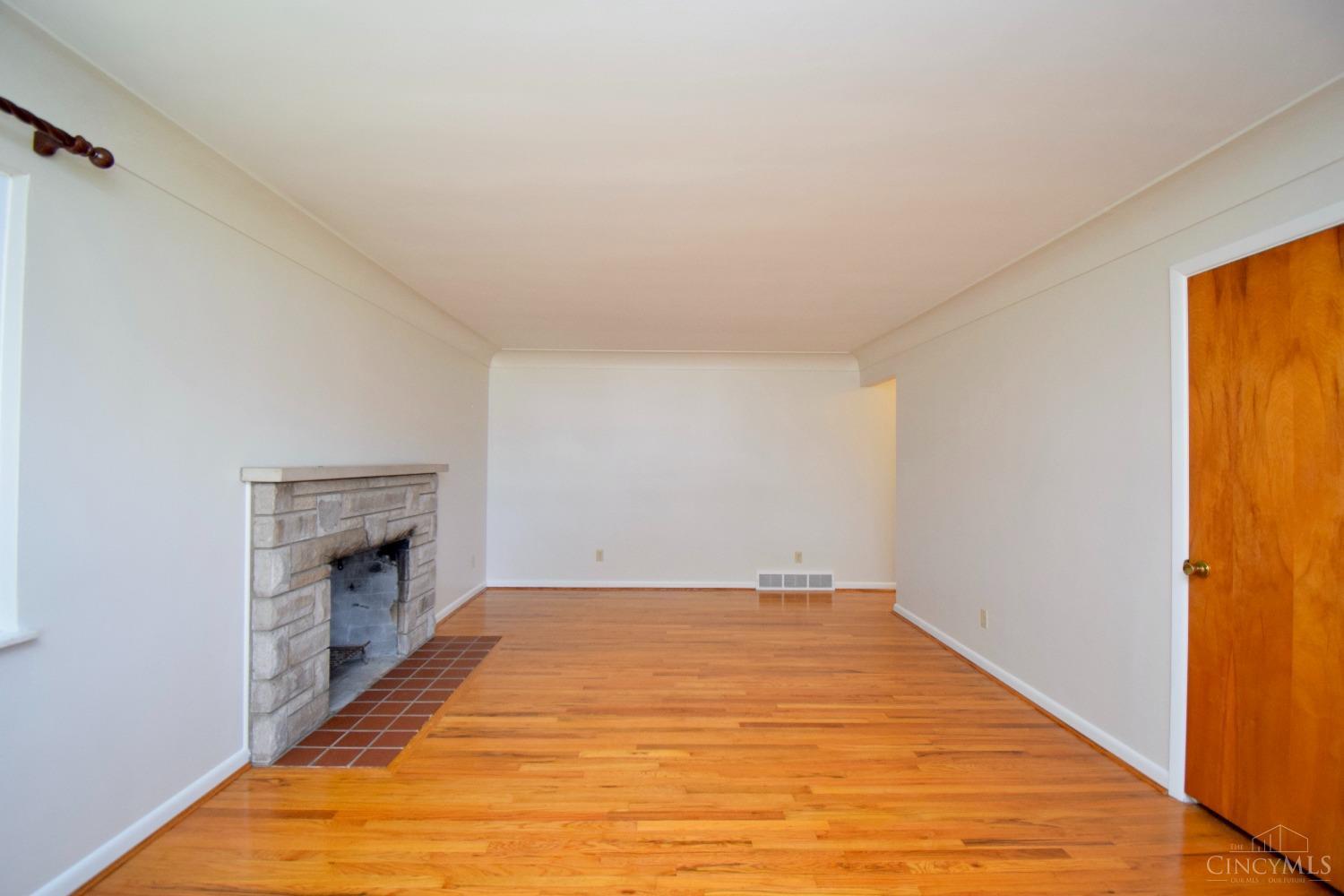 3137 Compton Road Cincinnati, OH 45251 - Photo 6 of 37