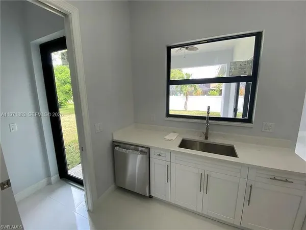 $2,500 | 3738 Southeast Santa Barbara Place, Cape Coral, FL 33904