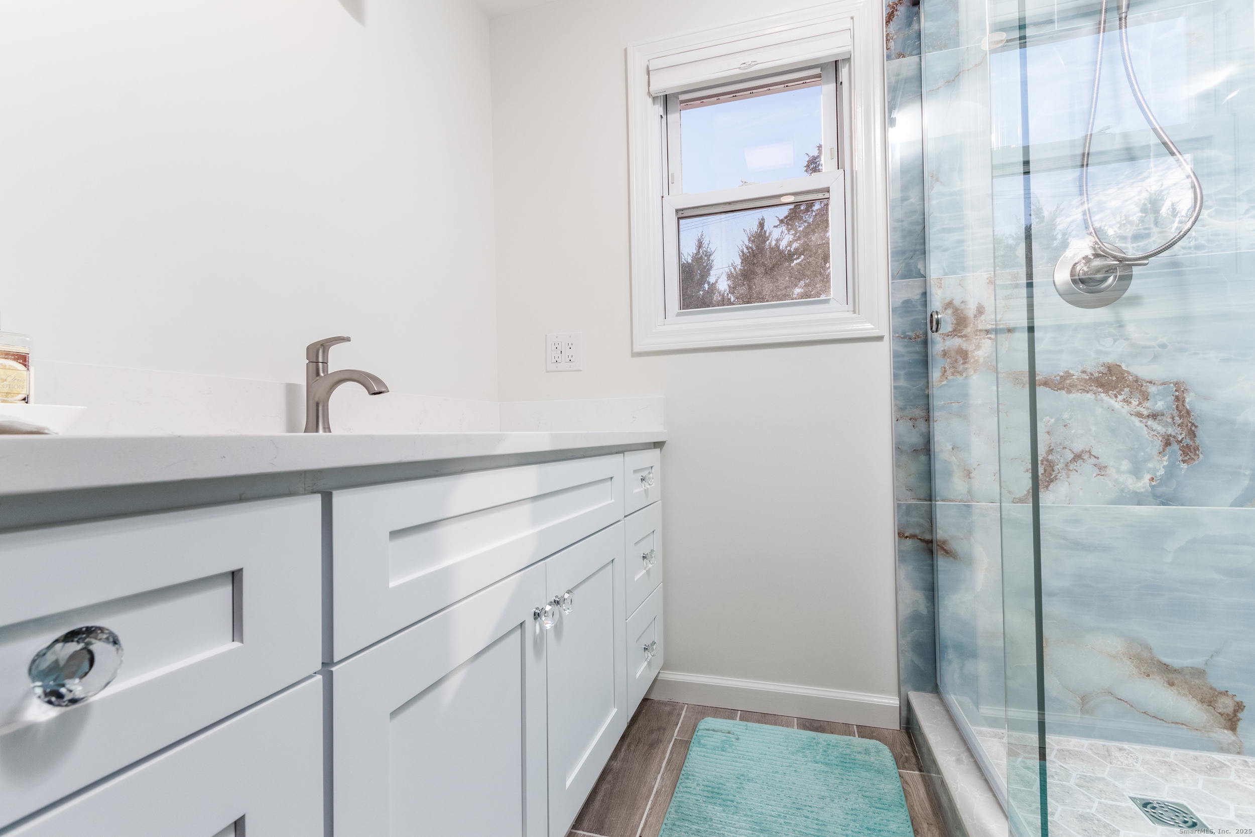 18 Bay Street Guilford, CT 06437 - Photo 21 of 34 a bathroom with a sink and mirror