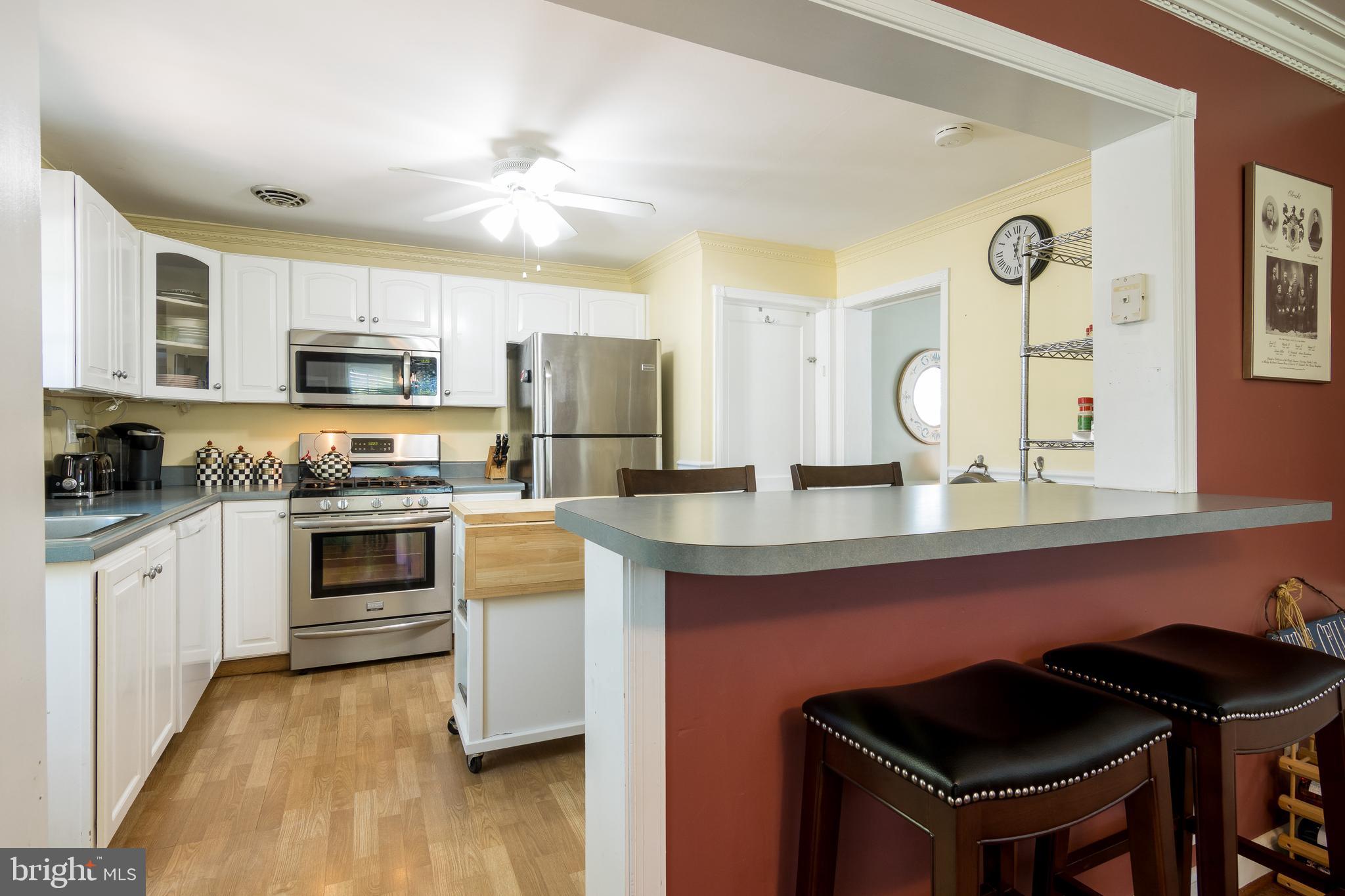 1512 Dellsway Road Baltimore, MD 21286 - Photo 11 of 41 Breakfast with Seating Both Sides for 4 People
