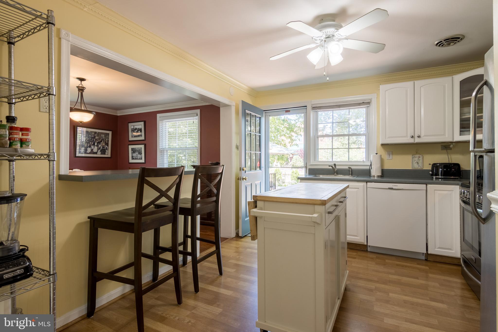1512 Dellsway Road Baltimore, MD 21286 - Photo 12 of 41 Kitchen with a Movable Island
