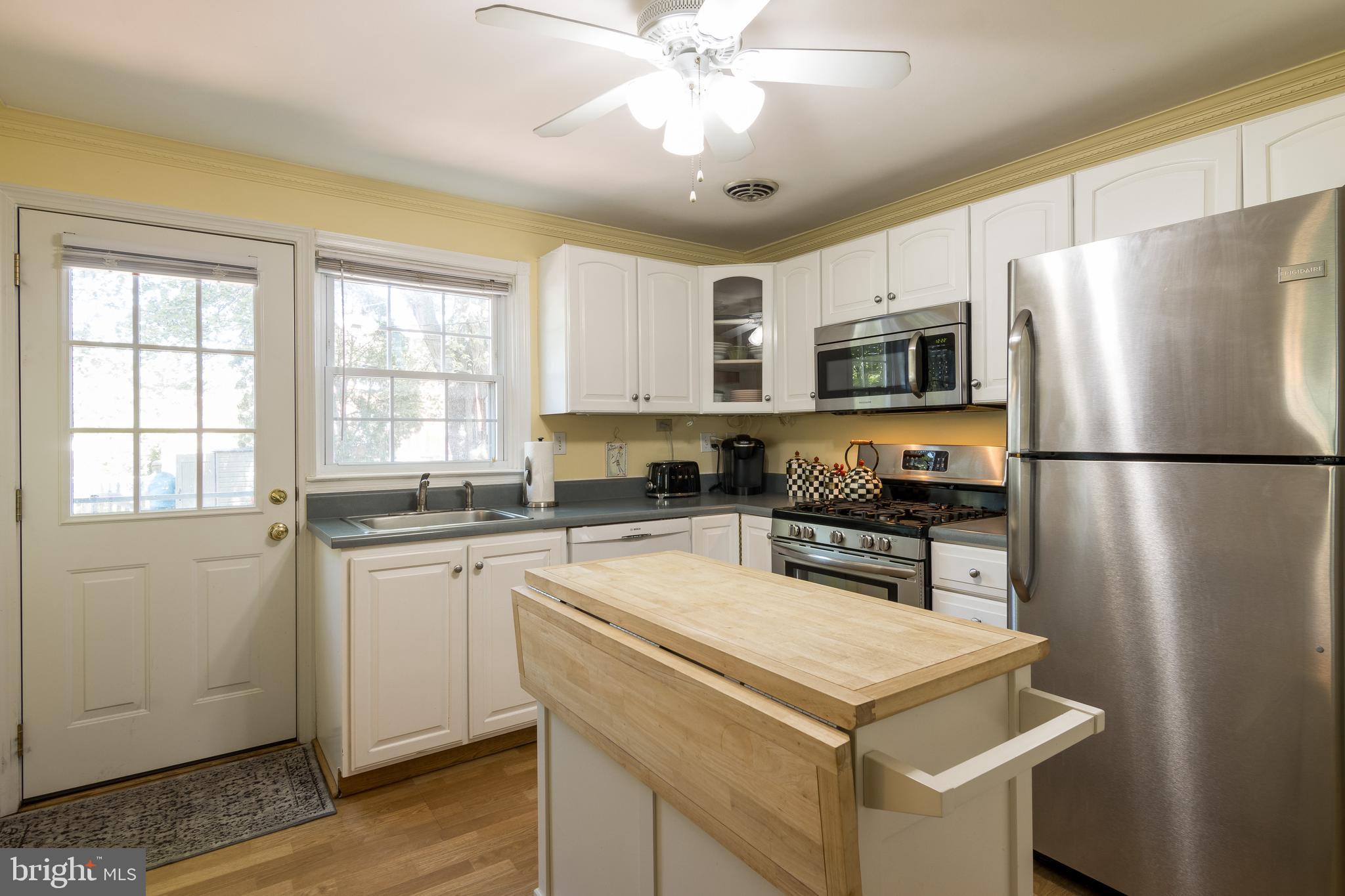 1512 Dellsway Road Baltimore, MD 21286 - Photo 13 of 41 Extra LG White Cabinets with SS