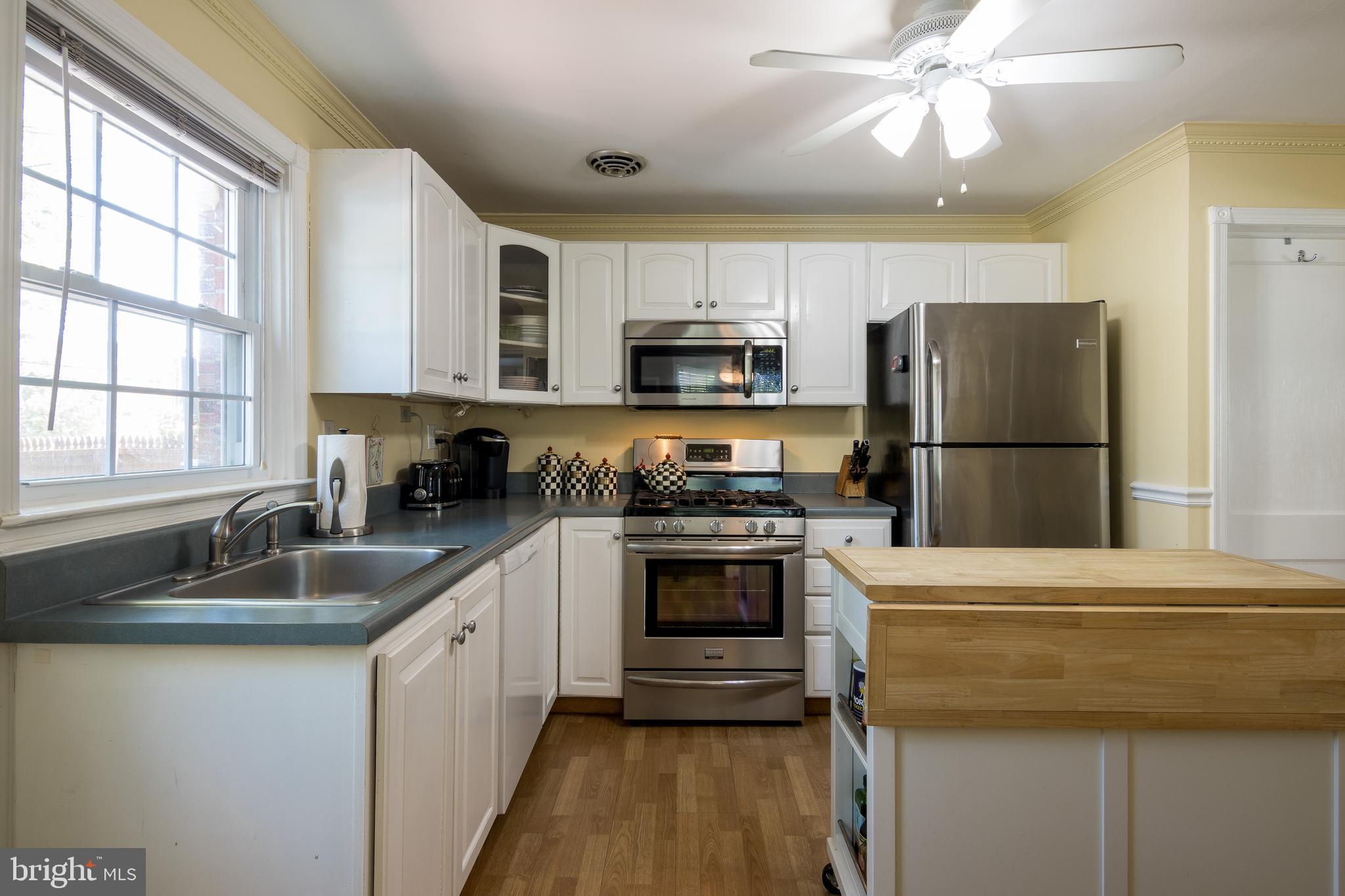 1512 Dellsway Road Baltimore, MD 21286 - Photo 14 of 41 EOG with an Extra LG Kithcen
