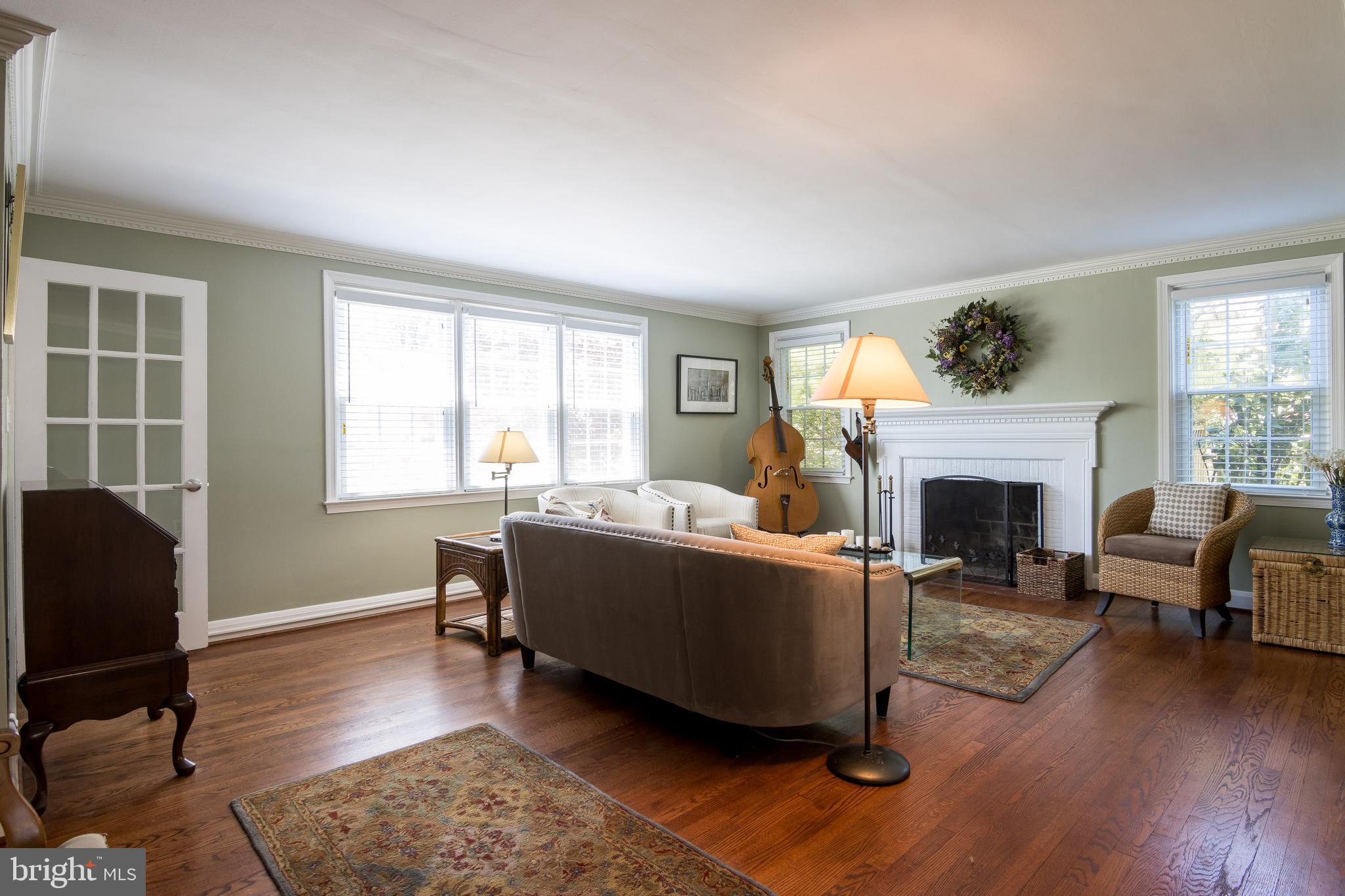1512 Dellsway Road Baltimore, MD 21286 - Photo 4 of 41 Living Room