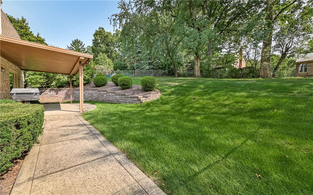 766 Pinoak Road Pittsburgh, PA 15243 - Photo 4 of 25 Gallery Image 4