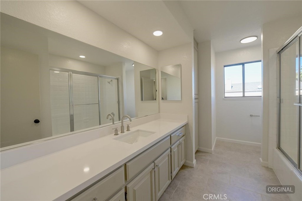 18515 Kalin Ranch Drive Victorville, CA 92395 - Photo 22 of 33 a bathroom with double sink and a mirror