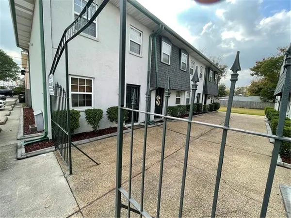 $1,350 | 1824 Hickory Avenue, Unit C, Harahan, LA 70123