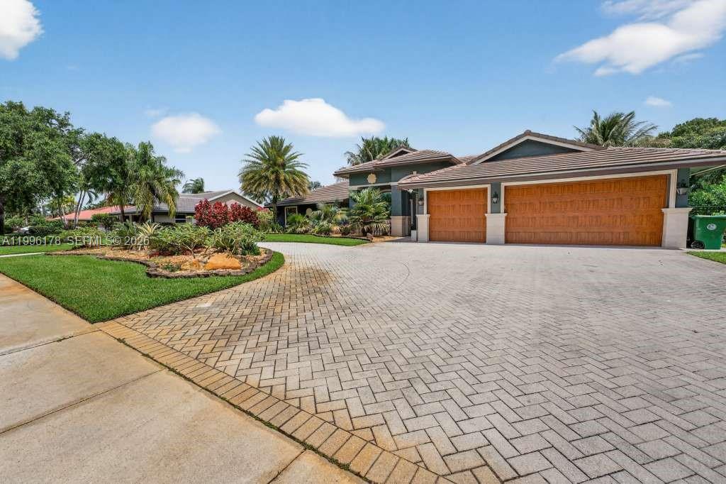 4120 Southwest 106th Terrace Davie, FL 33328 - Photo 2 of 27