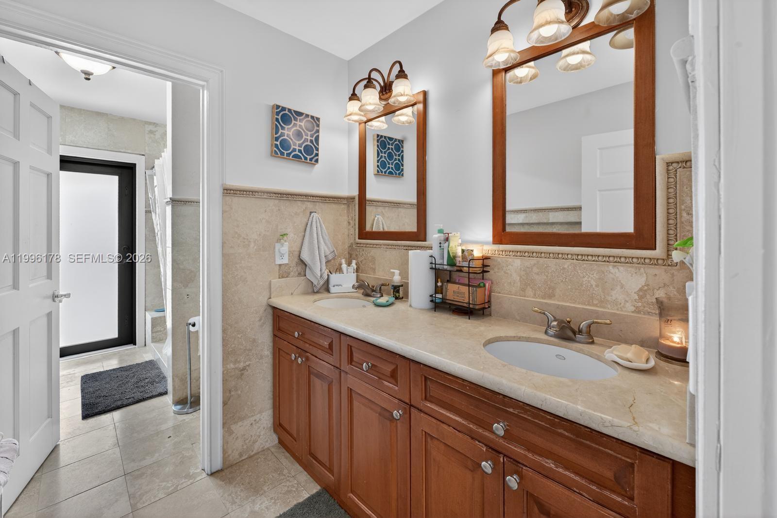 4120 Southwest 106th Terrace Davie, FL 33328 - Photo 24 of 27 2ND BATHROOM