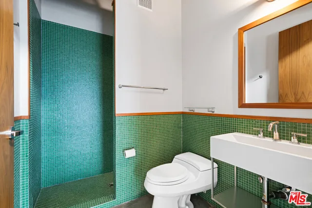 $5,775 | 1534 17th Street, Unit 204, Santa Monica, CA 90404