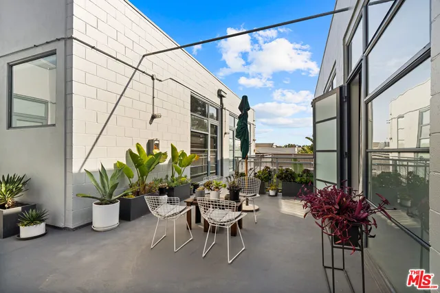 $5,775 | 1534 17th Street, Unit 204, Santa Monica, CA 90404