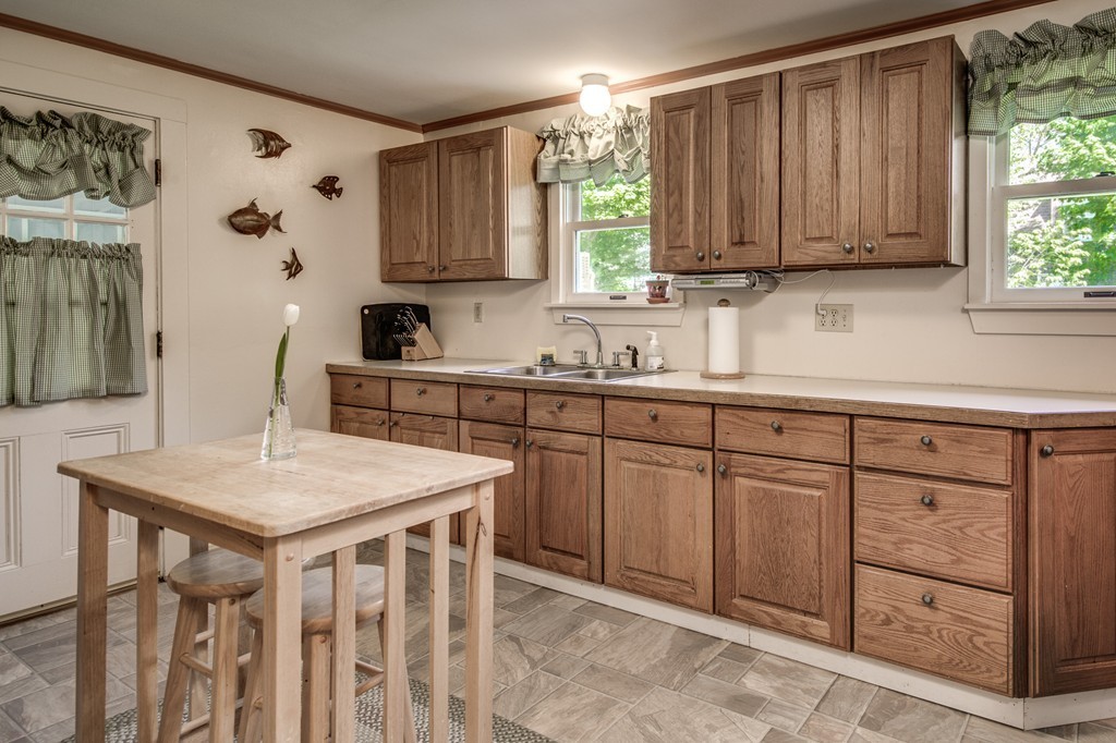 387 Davis Road Bedford, MA 01730 - Photo 4 of 21 Gallery Image 4