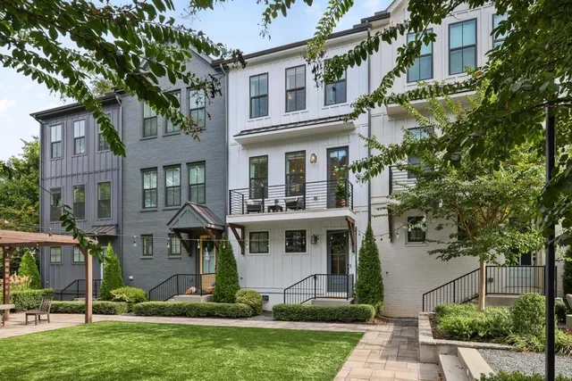 $3,700 | 121 Chestnut Circle, Atlanta, GA 30342