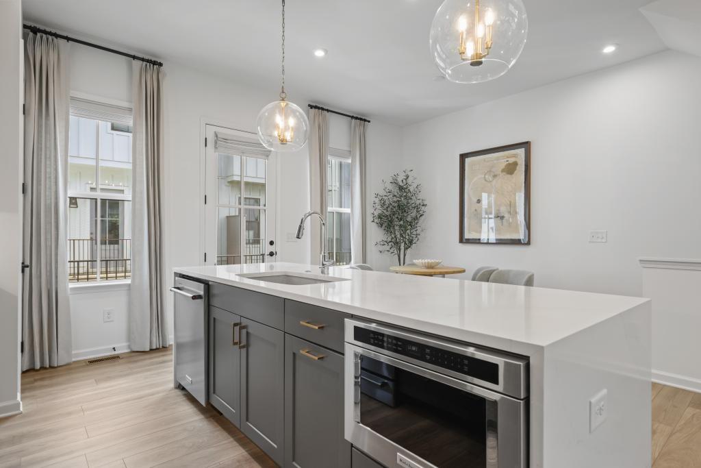 121 Chestnut Circle Atlanta, GA 30342 - Photo 18 of 51