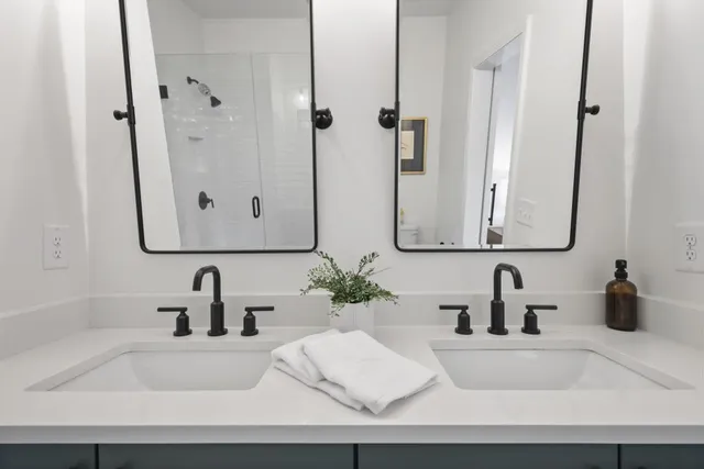 $3,700 | 121 Chestnut Circle, Atlanta, GA 30342