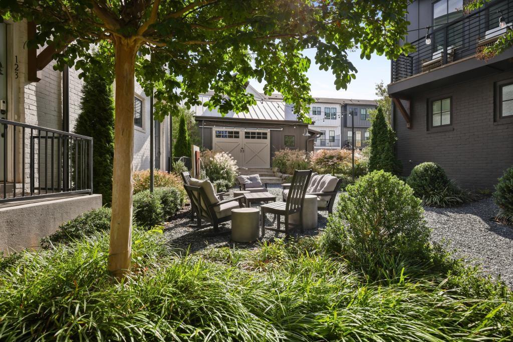 121 Chestnut Circle Atlanta, GA 30342 - Photo 45 of 51