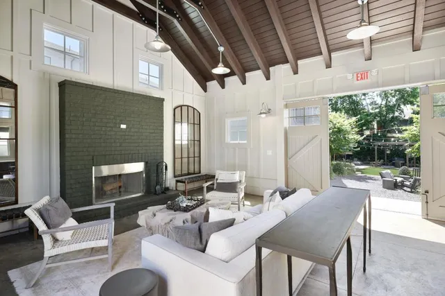 $3,700 | 121 Chestnut Circle, Atlanta, GA 30342