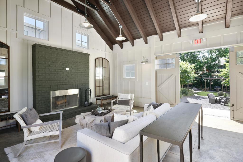 121 Chestnut Circle Atlanta, GA 30342 - Photo 47 of 51