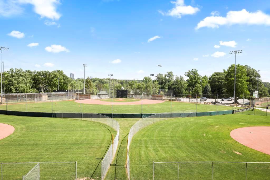 121 Chestnut Circle Atlanta, GA 30342 - Photo 49 of 51