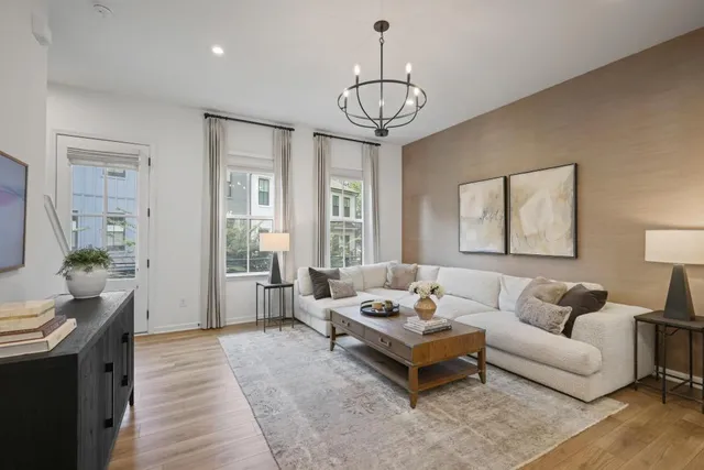 $3,700 | 121 Chestnut Circle, Atlanta, GA 30342