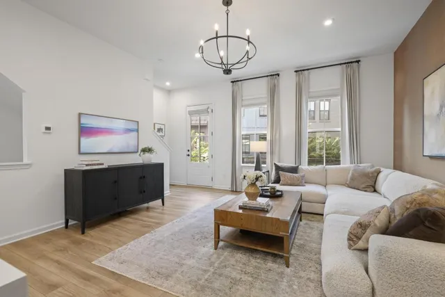 $3,700 | 121 Chestnut Circle, Atlanta, GA 30342